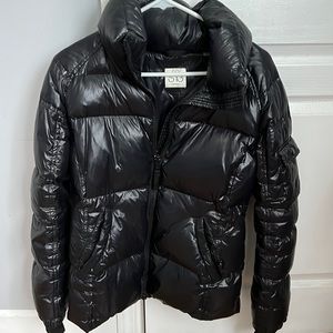 Preowned S13 women puffed jacket size M, in excellent condition, barely used.